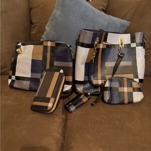 Set includes-12x12 bag, 12x9 bag, 6x4 wrist bag, 7x3 wallet & 2x4 key holder.